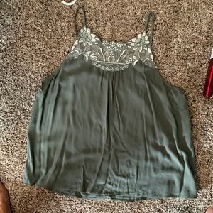 NWT Maurices army green tank top with white flower neck size Xl flowy
